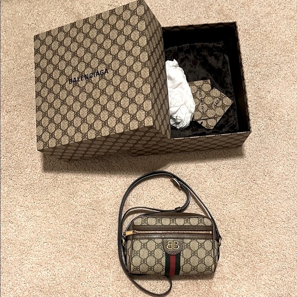 AUTHENTIC NWT Gucci x Balenciaga Canvas Camera Crossbody Bag - Picture 1 of 12